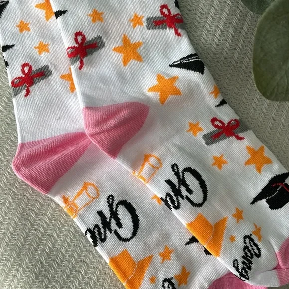 🆕 Pink Graduation Crew Socks - Picture 3 of 3